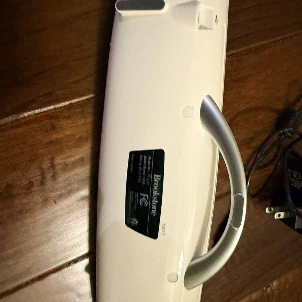 Brookstone iConvert Tablet Scanner - White - Picture 12 of 15
